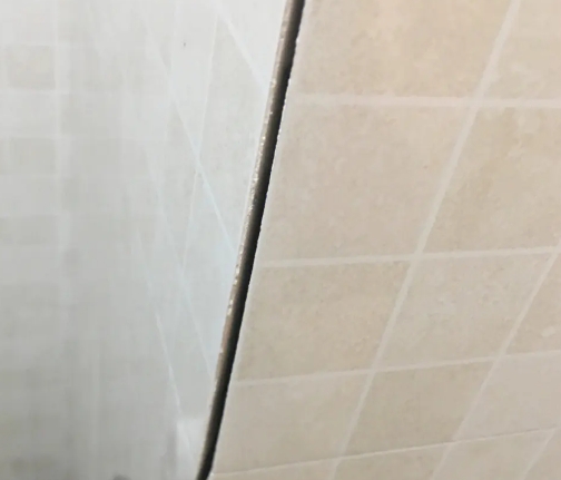 乌拉特中瓷砖空鼓维修公司分享阳台瓷砖脱落的修复过程可以分为以下几个步骤